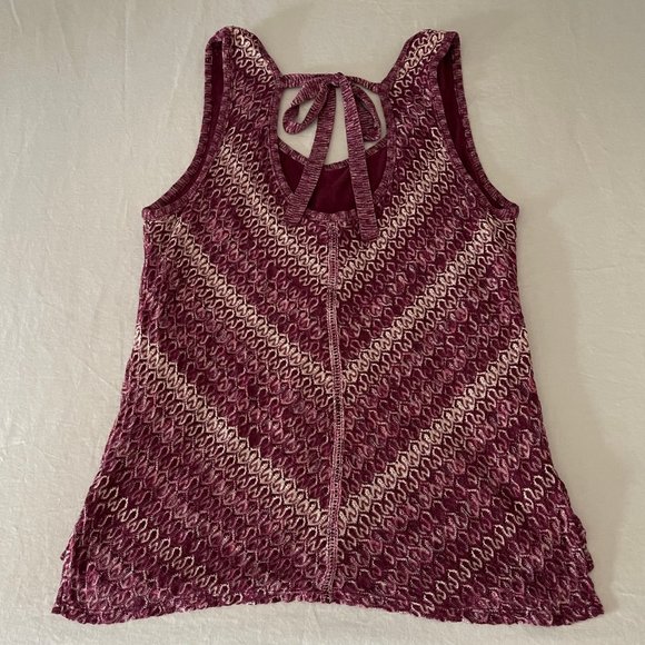 WHITE HOUSE BLACK MARKET V-Neck Crochet Sleeveless Top W/ Tie Back Size Medium - Picture 4 of 5